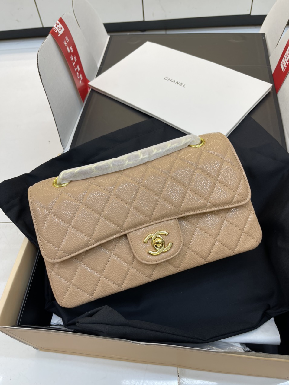 Túi xách Chanel Super Classic Medium Khóa Vàng Màu Nâu Da Hạt Size 23cm